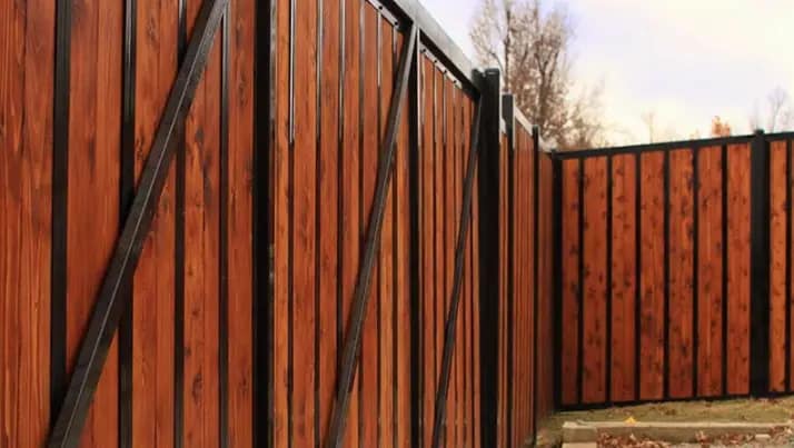 Curb Appeal with Custom Fencing in Ladue, Missouri