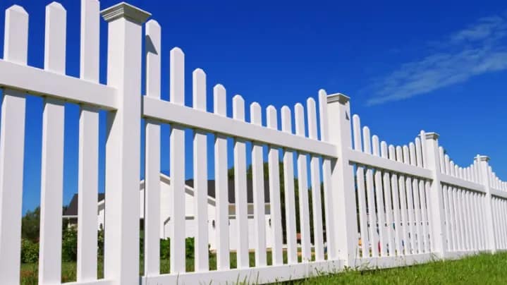 Benefits of Hiring a Local Fence Specialist in Ladue MO